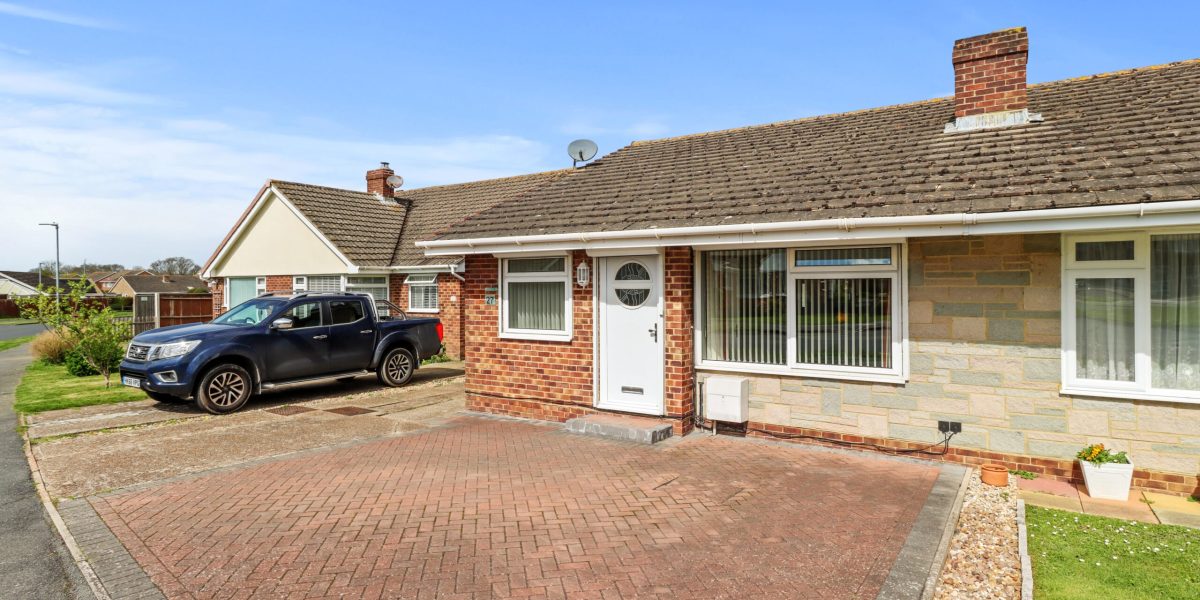 2 bed bungalow in Hailsham for sale