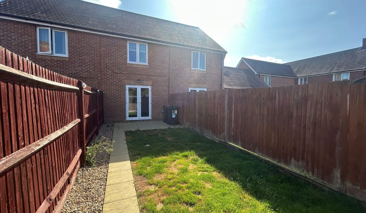 lundy-walk-hailsham-rear-garden-01