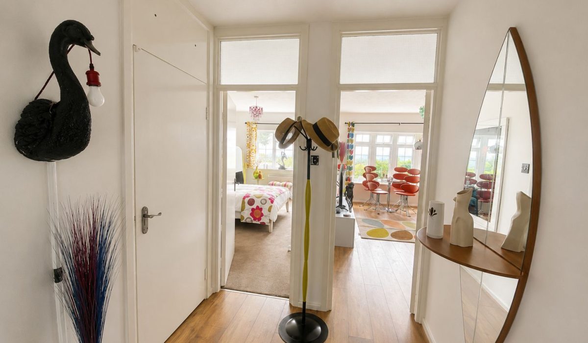 Entrance hallway inside one bedroom flat to rent in Heathfield