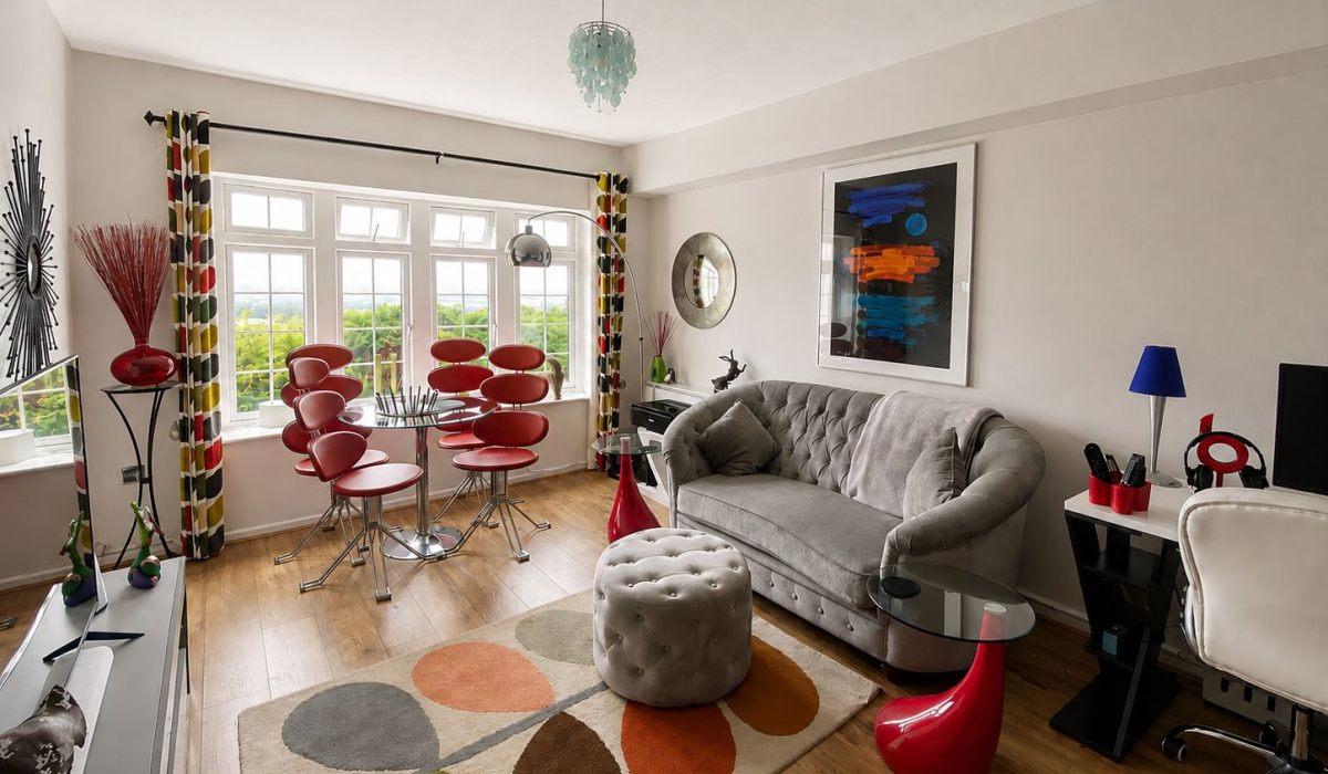 Bright lounge diner in one bedroom flat to rent at Mayfield Court Heathfield