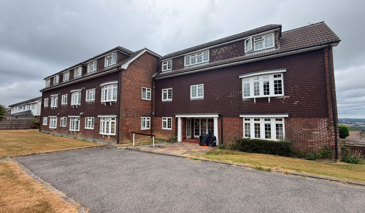 One bedroom flat to rent at Mayfield Court in Heathfield with allocated parking
